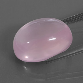 12.62カラットの天然ピンクローズクォーツ（16.2×12.3 mm・透明）
