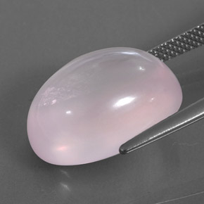 12.20カラットの天然ピンクローズクォーツ（16.3×12.2 mm・透明）