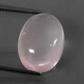 11.47カラットの天然ピンクローズクォーツ（16.1×12.1 mm・オーバルカット）