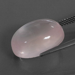 11.47カラットの天然ピンクローズクォーツ（16.1×12.1 mm・オーバルカット）