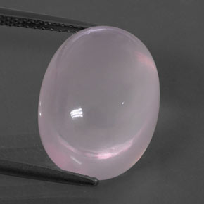 11.87カラットの天然ピンクローズクォーツ（16.2×12.1 mm・オーバルカット）