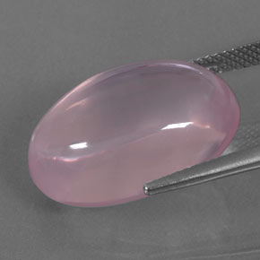 19.69カラットの天然ローズピンクローズクォーツ（20.3×13.8 mm・オーバルカット）