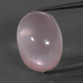17.73カラットの天然ライトピンクローズクォーツ（18.1x13.1 mm・オーバルカット）