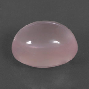 17.73カラットの天然ライトピンクローズクォーツ（18.1x13.1 mm・オーバルカット）