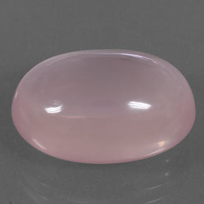 17.86カラットの天然コーラルピンクローズクォーツ（19.3×13.7 mm・オーバルカット）