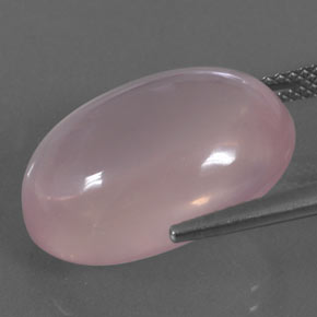 17.86カラットの天然コーラルピンクローズクォーツ（19.3×13.7 mm・オーバルカット）