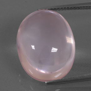 21.12カラットの天然ピンクローズクォーツ（19.8×15.4 mm・オーバルカット）