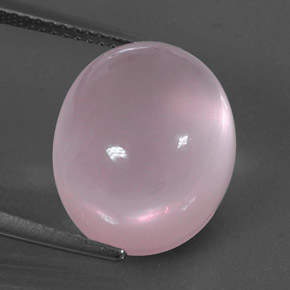 13.17カラットの天然ピンクローズクォーツ（14.2×12.2 mm・オーバルカット）