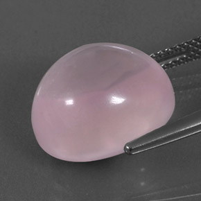 11.37カラットの天然ピンクローズクォーツ（14.2×12.1 mm・オーバルカット）