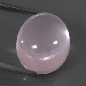 12.62カラットの天然ピンクローズクォーツ（14.1×12.1 mm・オーバルカット）