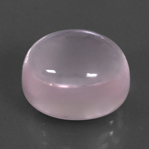 12.62カラットの天然ピンクローズクォーツ（14.1×12.1 mm・オーバルカット）