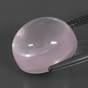 12.62カラットの天然ピンクローズクォーツ（14.1×12.1 mm・オーバルカット）
