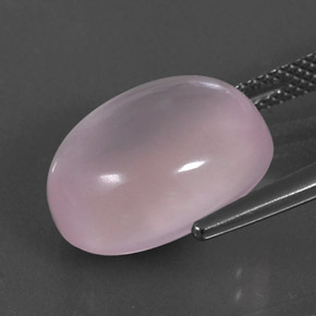 9.67カラットの天然ピンクローズクォーツ（14.2×12.2 mm・オーバルカット）