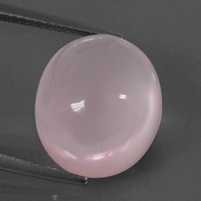 12.25カラットの天然ピンクローズクォーツ（14.2×12.2 mm・オーバルカット）