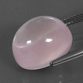 12.25カラットの天然ピンクローズクォーツ（14.2×12.2 mm・オーバルカット）