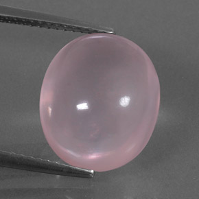 9.36カラットの天然ピンクローズクォーツ（14.1×12.1 mm・オーバルカット）