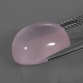 9.54カラットの天然ピンクローズクォーツ（14.3×12.1 mm・オーバルカット）
