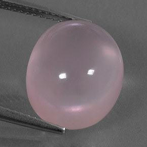 10.24カラットの天然ピンクローズクォーツ（14.1×12 mm・オーバルカット）
