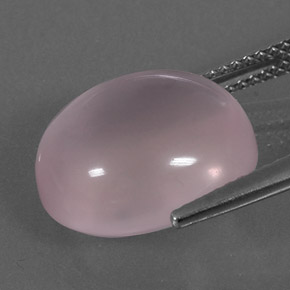 9.42カラットの天然ピンクローズクォーツ（14.2×12.2 mm・オーバルカット）