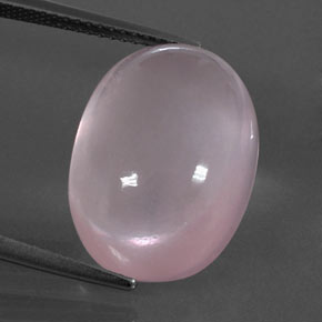 16.36カラットの天然ライトローズピンクローズクォーツ（18.1×13.2 mm・オーバルカット）