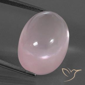 20.78カラットの天然ローズピンクローズクォーツ（18.2×13.3 mm・オーバルカット）