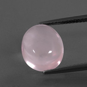 4.89カラットの天然ピンクローズクォーツ（12.1×10.1 mm・オーバルカット）