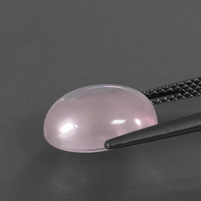 4.89カラットの天然ピンクローズクォーツ（12.1×10.1 mm・オーバルカット）