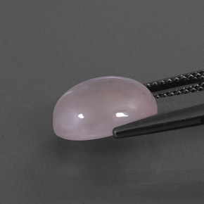 4.77カラットの天然ピンクローズクォーツ（12.1×10.1 mm・オーバルカット）