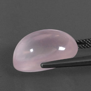 12.85カラットの天然ライトピンクローズクォーツ（16.9×11.5 mm・透明）