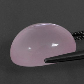 19.68カラットの天然ライトピンクローズクォーツ（17.7×14.5 mm・透明）