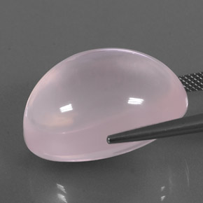 43.00カラットの天然ライトピンクローズクォーツ（23.8×17.7 mm・透明）