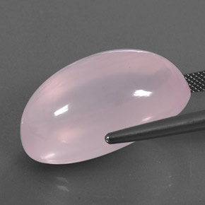 45.32カラットの天然バブルガムピンクローズクォーツ（27.8×16.7 mm・透明）