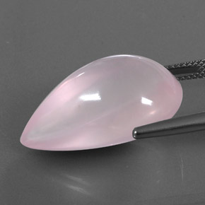 24.58カラットの天然ピンクローズクォーツ（24.6×15.1 mm・透明）
