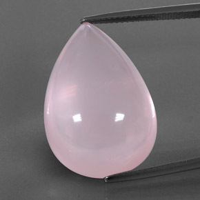 33.86カラットの天然ライトピンクローズクォーツ（25.2×17.3 mm・透明）