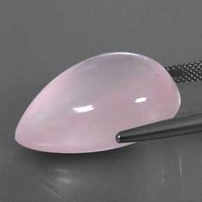33.86カラットの天然ライトピンクローズクォーツ（25.2×17.3 mm・透明）