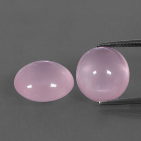 22.61カラットの天然ピンクローズクォーツ（15.2×13.8 mm・透明）