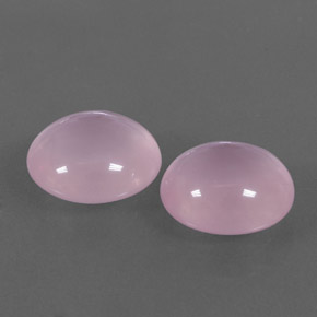 22.61カラットの天然ピンクローズクォーツ（15.2×13.8 mm・透明）