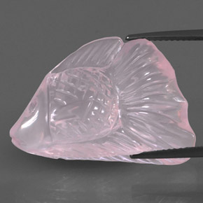 22.25カラットの天然ピンクローズクォーツ（27.4×18.3 mm・透明）