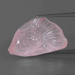 8.48カラットの天然ピンクローズクォーツ（20.9×12 mm・透明）