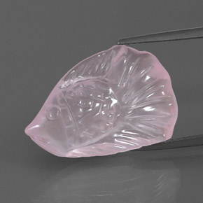 10.90カラットの天然ピンクローズクォーツ（22.4×15 mm・透明）