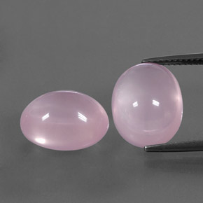カラットの天然ピンクローズクォーツ（13.6×10.8 mm・透明）