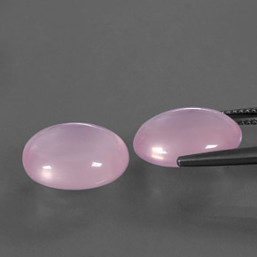 カラットの天然ピンクローズクォーツ（14.3×12.1 mm・透明）