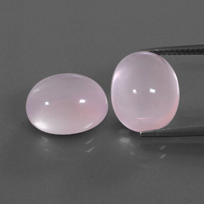 カラットの天然ピンクローズクォーツ（13.8×11.2 mm・透明）