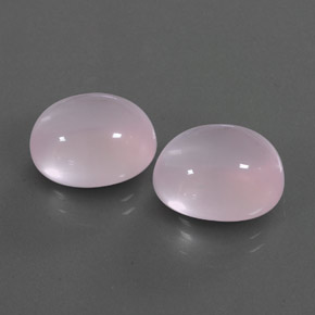 カラットの天然ピンクローズクォーツ（13.8×11.2 mm・透明）