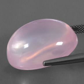 37.75カラットの天然ピンクローズクォーツ（22.7×17.5 mm・透明）