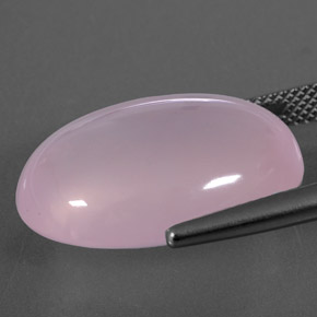 20.46カラットの天然ライトピンクローズクォーツ（21.7×15.4 mm・透明）