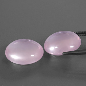 22.63カラットの天然ピンクローズクォーツ（16.1×14.1 mm・透明）