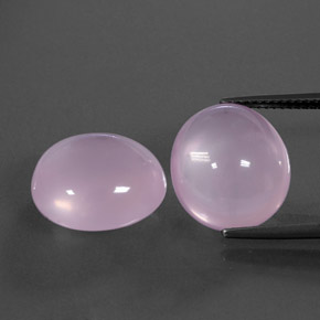 カラットの天然ピンクローズクォーツ（14.2×13 mm・透明）