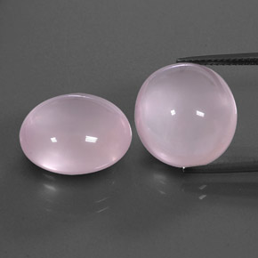 カラットの天然ピンクローズクォーツ（15.6×14.2 mm・透明）