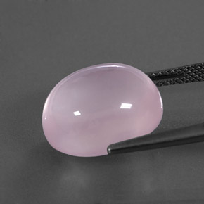 14.24カラットの天然ライトピンクローズクォーツ（15.5×13.2 mm・透明）